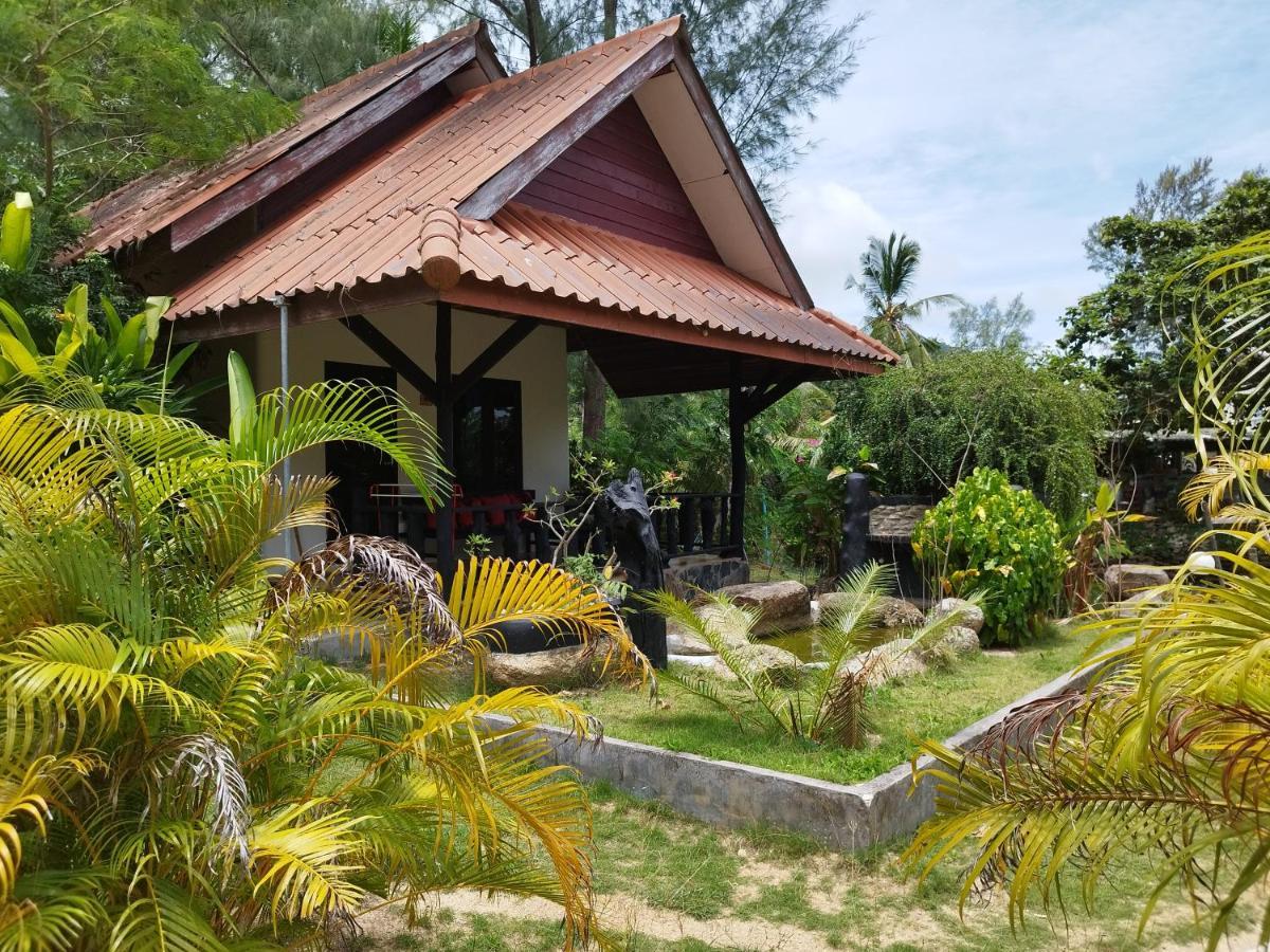 Red Pearl Beach Resort Chaloklum Exterior photo